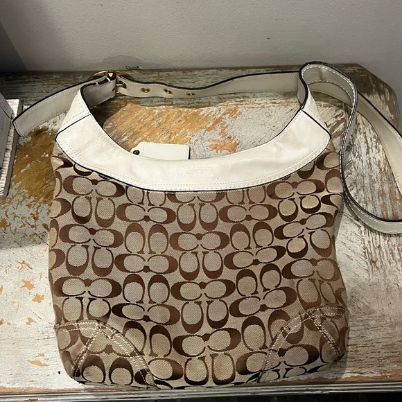 Vintage Coach Two tone Cream Tan Leather Shoulder Bag - Picture 7 of 17